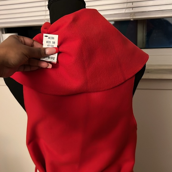 Red sleeveless/ Belted / Peplum / Vest - Picture 4 of 4